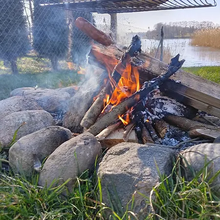 Ostoja I Nad Jeziorem Z Kominkiem I Lodka *