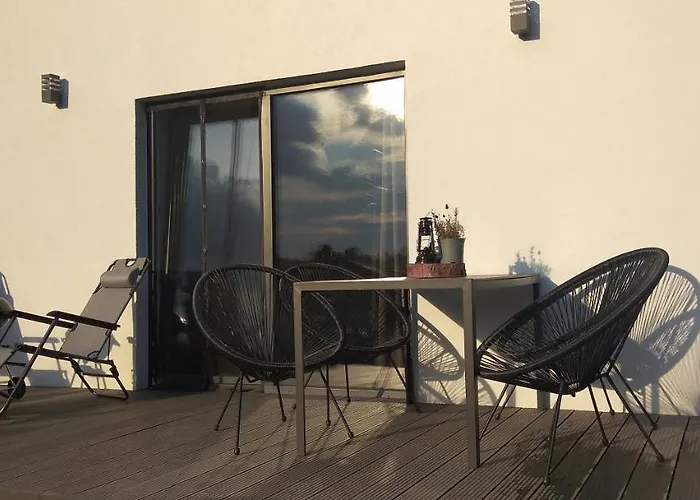 Ostoja I Nad Jeziorem Z Kominkiem I Lodka 아파트