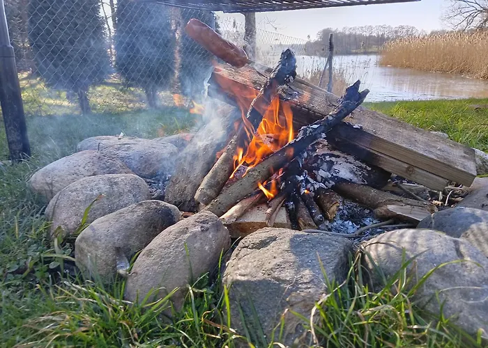 Ostoja I Nad Jeziorem Z Kominkiem I Lodka *