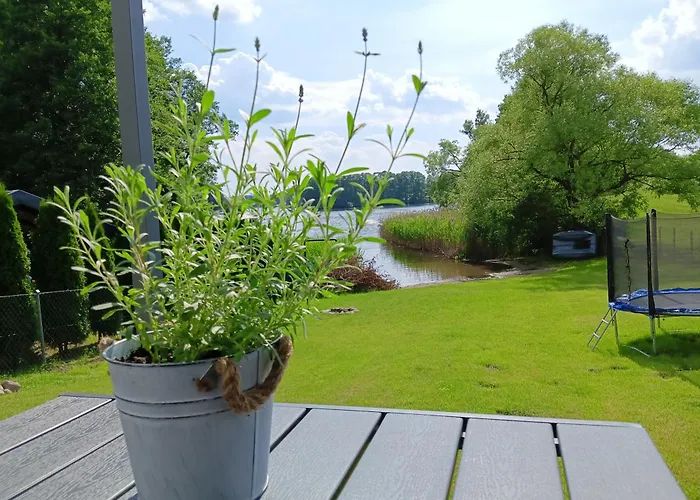 Ostoja I Nad Jeziorem Z Kominkiem I Lodka 아파트